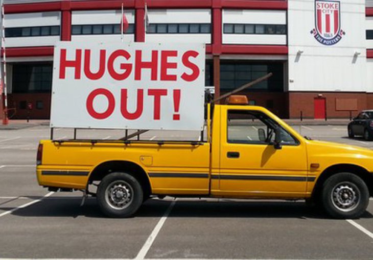 Otvorena pobuna na ulicama Stokea zbog dolaska Marka Hughesa