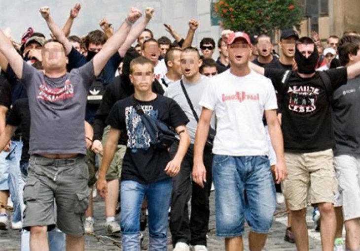 Navijači Zvezde sukobili se sa policijom na stadionu u Odesi