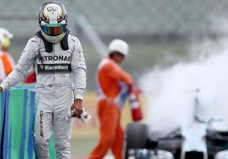 Rosbergu pole position, Hamiltonov bolid gorio!