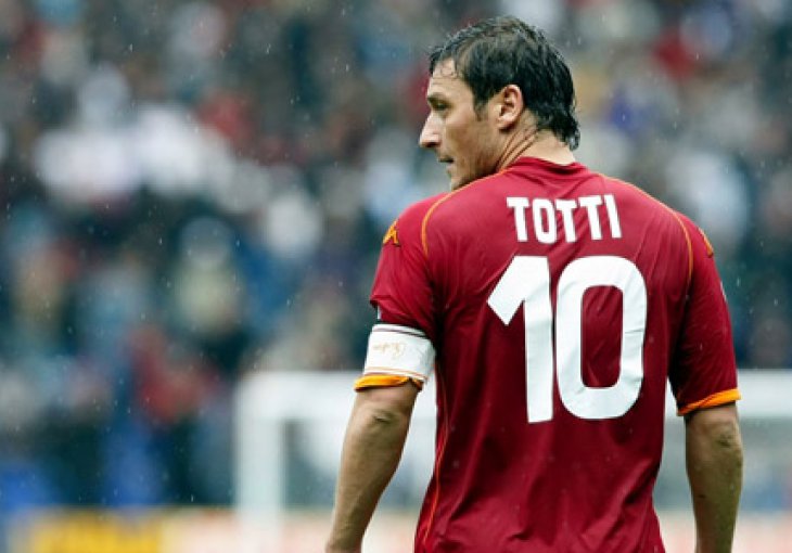 Francesco Totti večeras je ušao u istoriju Lige prvaka