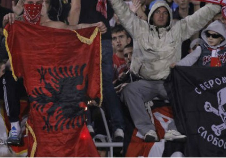 Zapaljena zastava Albanije na stadionu Partizana
