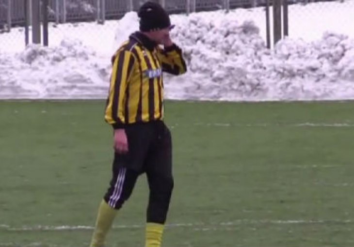 Ludnica na ukrajinskim terenima: Fudbaler se javio na telefon tokom meča!
